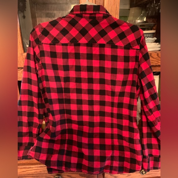 Eddie Bauer Women’s Cotton Long sleeve Shirt Button Down Red and Black Plaid - Picture 4 of 4